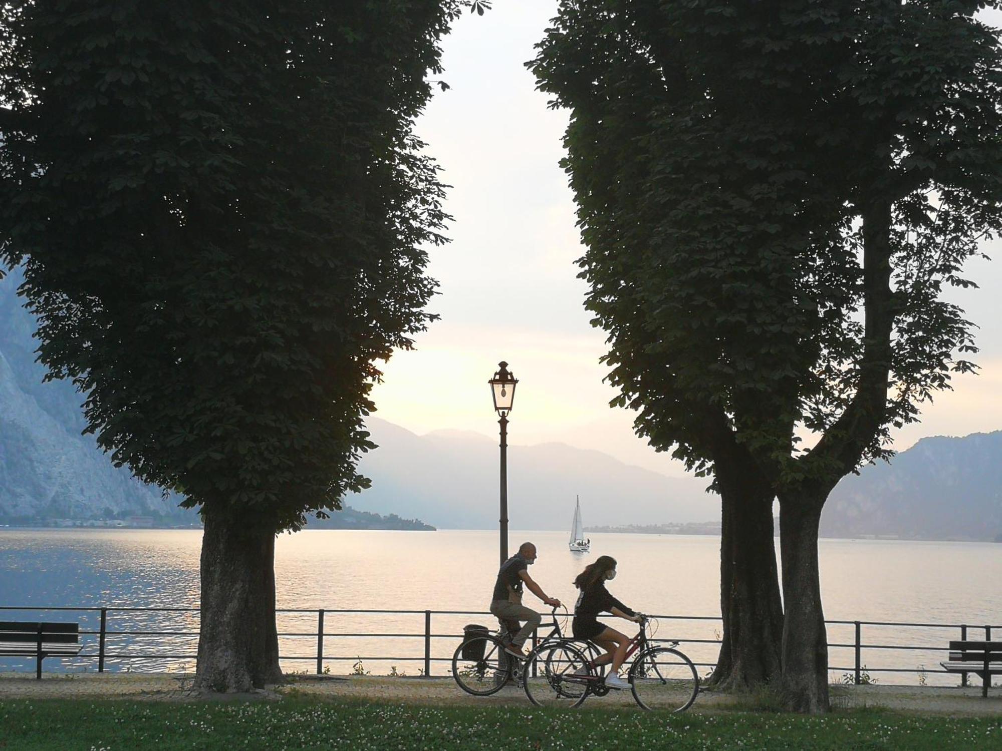 Big Romantic Lake View & Terrace Lejlighed Lecco Eksteriør billede