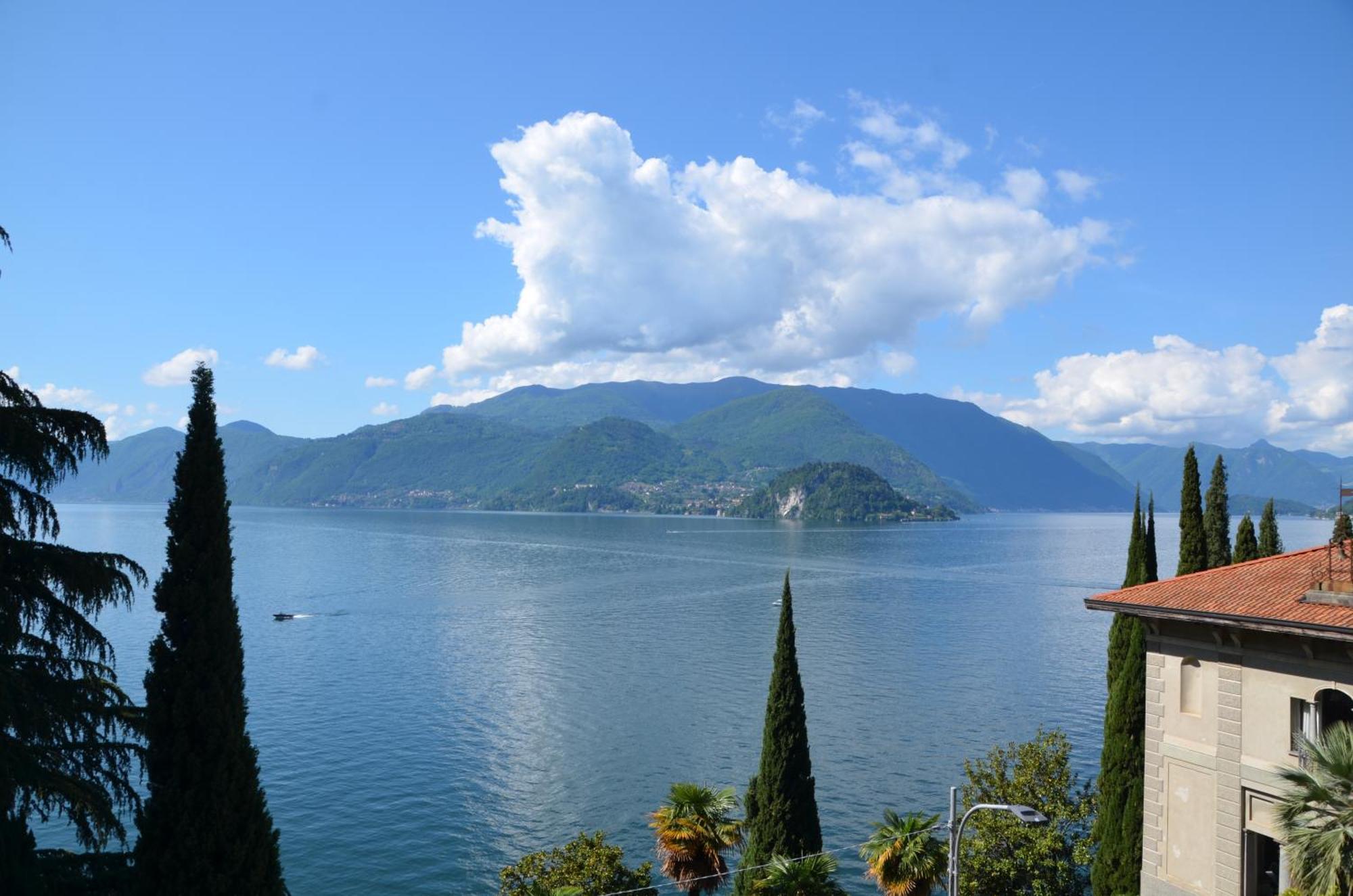 Big Romantic Lake View & Terrace Lejlighed Lecco Eksteriør billede